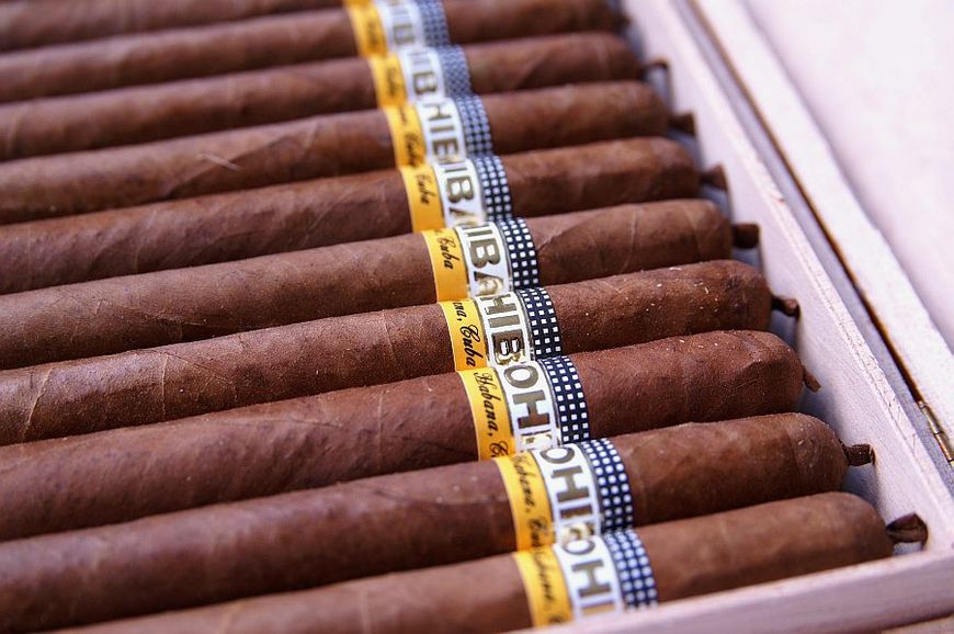 Cigars Cohiba Lanceros- box of 25 C.Lanc photo